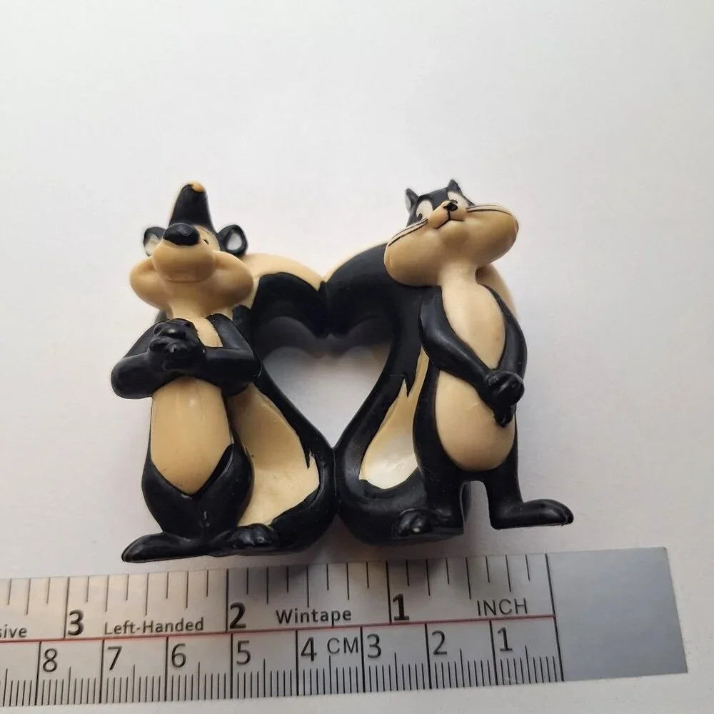 Pepé Le Pew & Penelope Figure Heart-Shaped Romantic  1985 - Picture 13 of 15